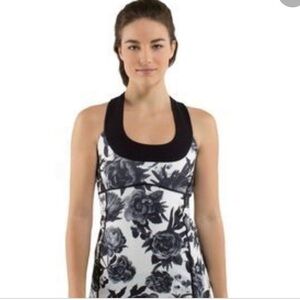 Lululemon Womens scoop neck halter activewear tank top Sz 6 black white